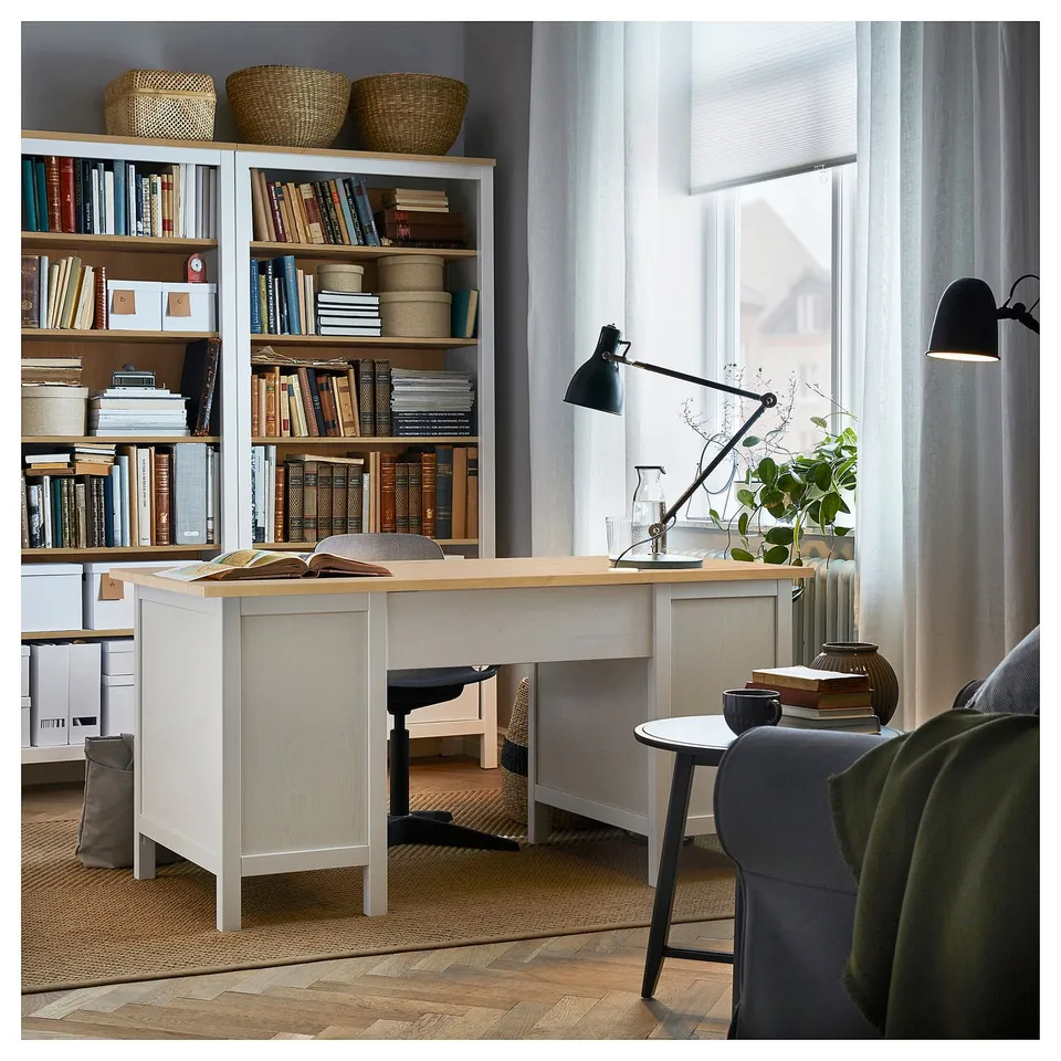 HEMNES in a room
