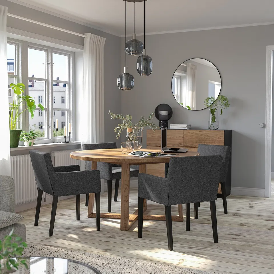MÅRENÄS in a room
