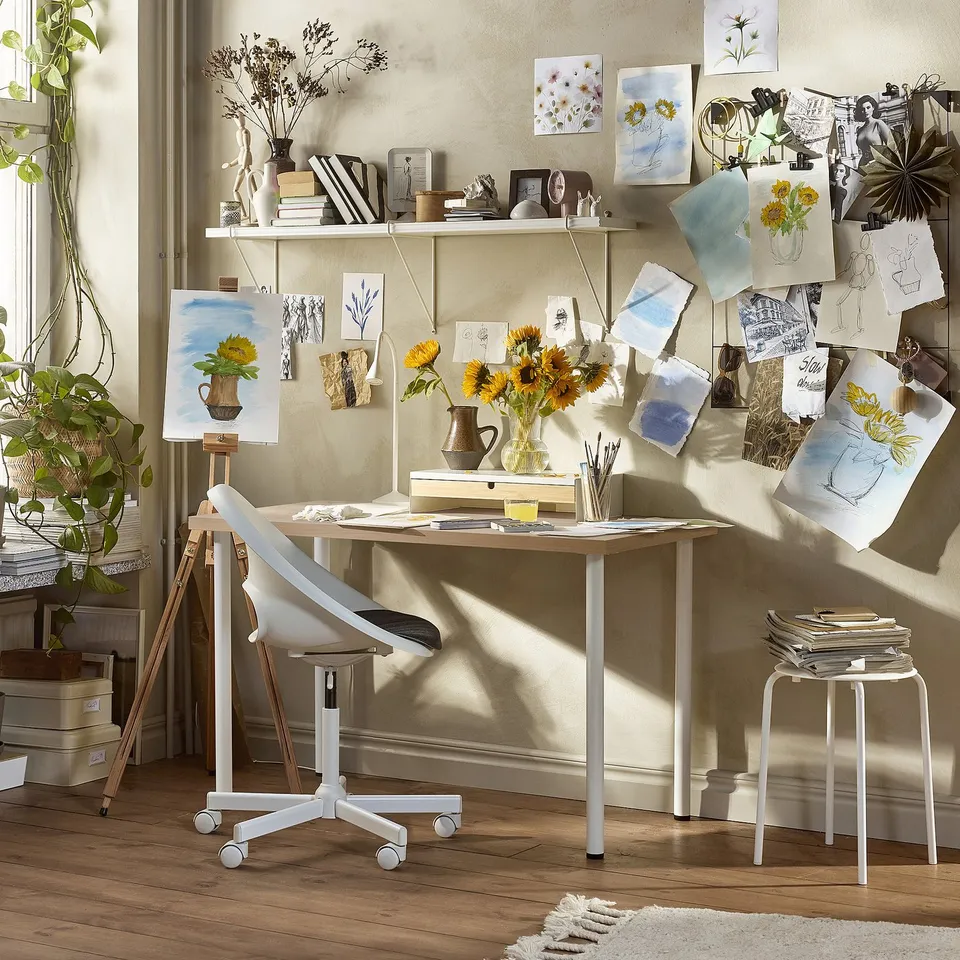 LAGKAPTEN / ADILS in a room