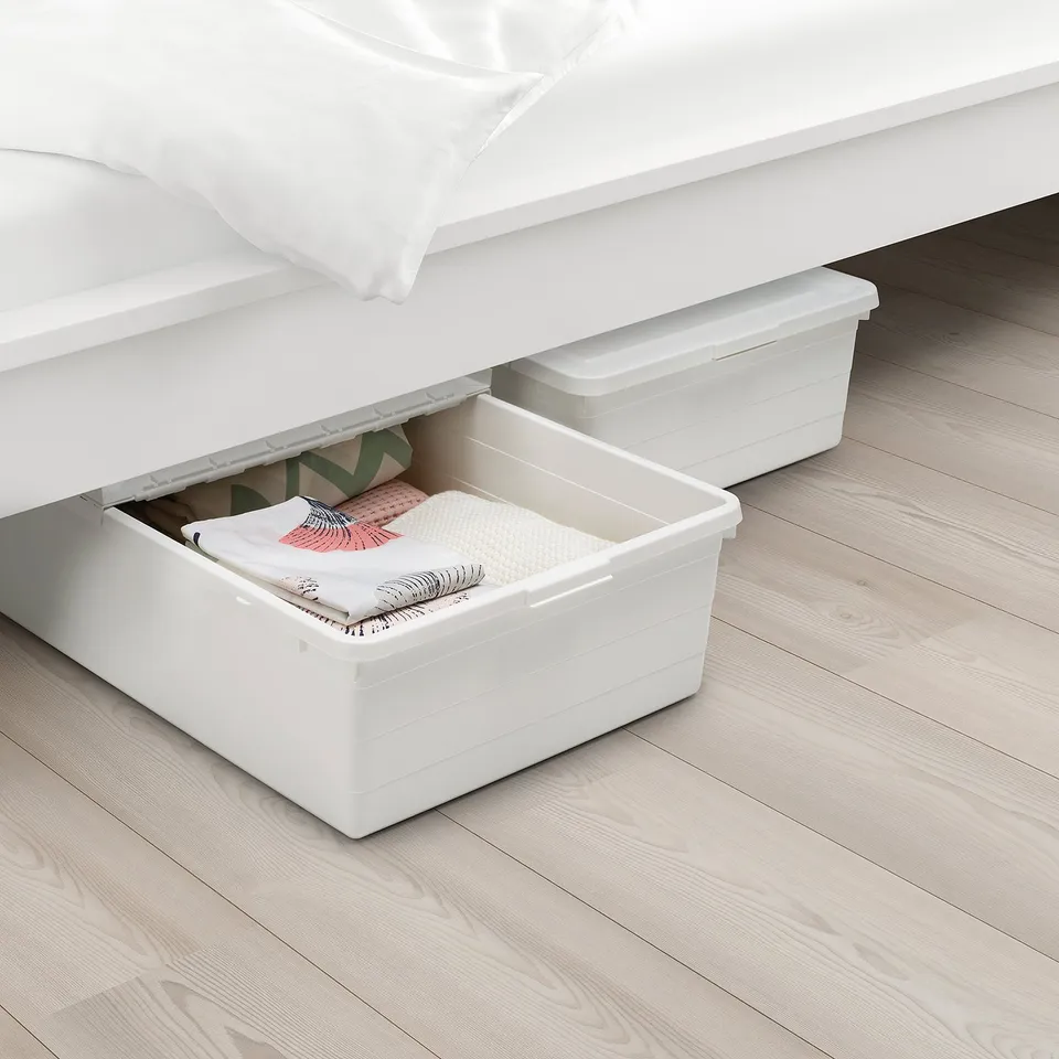 Under-bed storage bin, SOCKERBIT, holds folded clothes, keeping them clean and organised. Lid locks for secure storage.