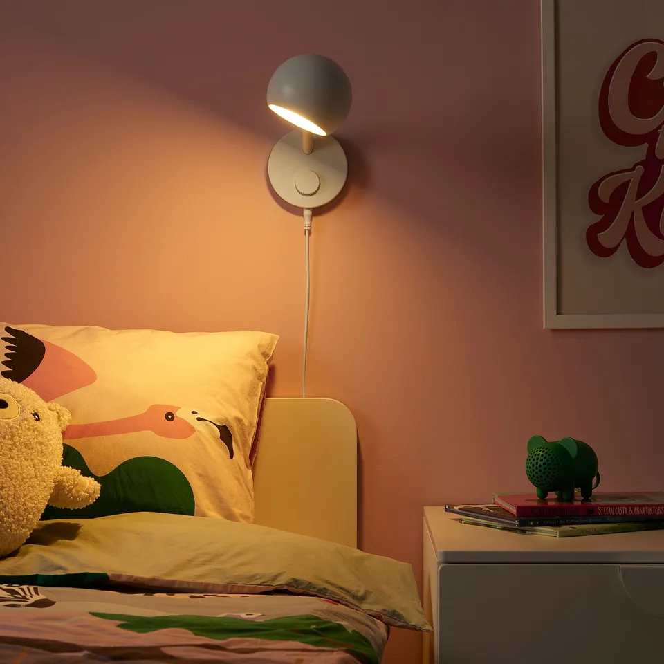 KORVSNÖRE in a room