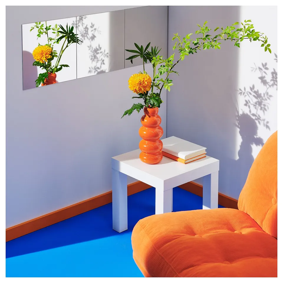 KÄLLARHALS in a room