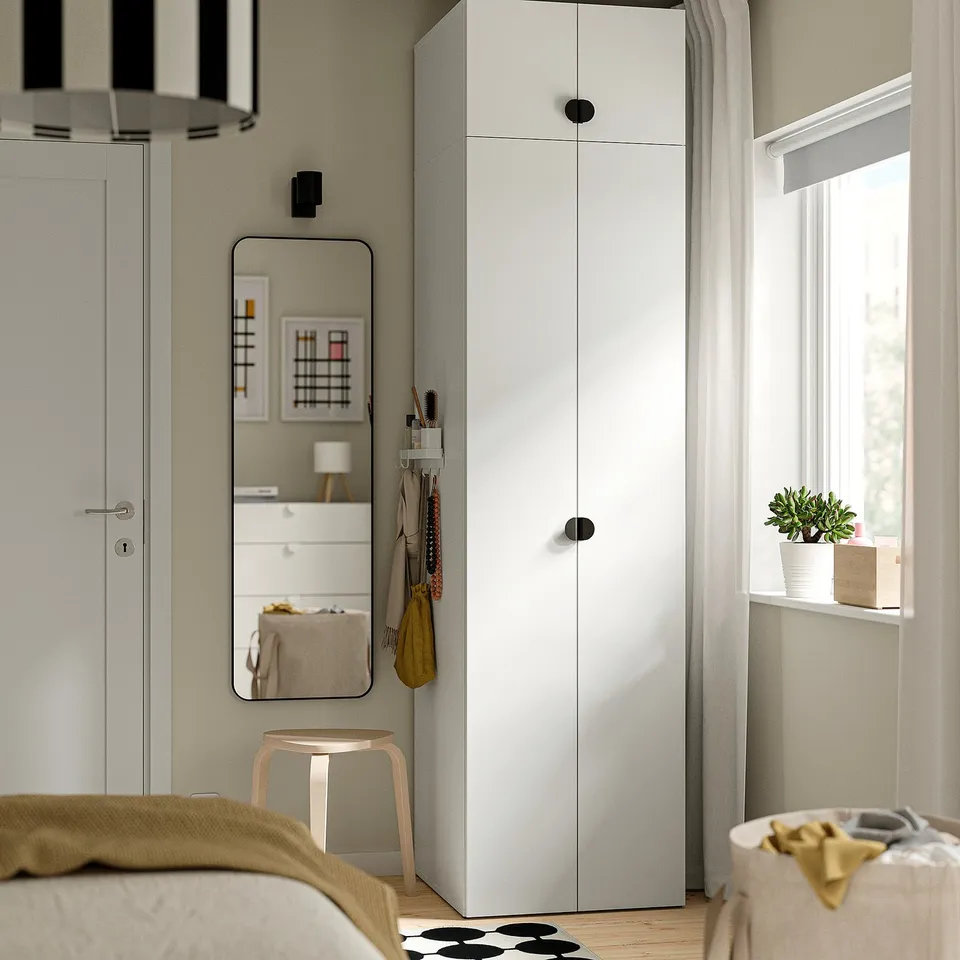 LASTARE in a room