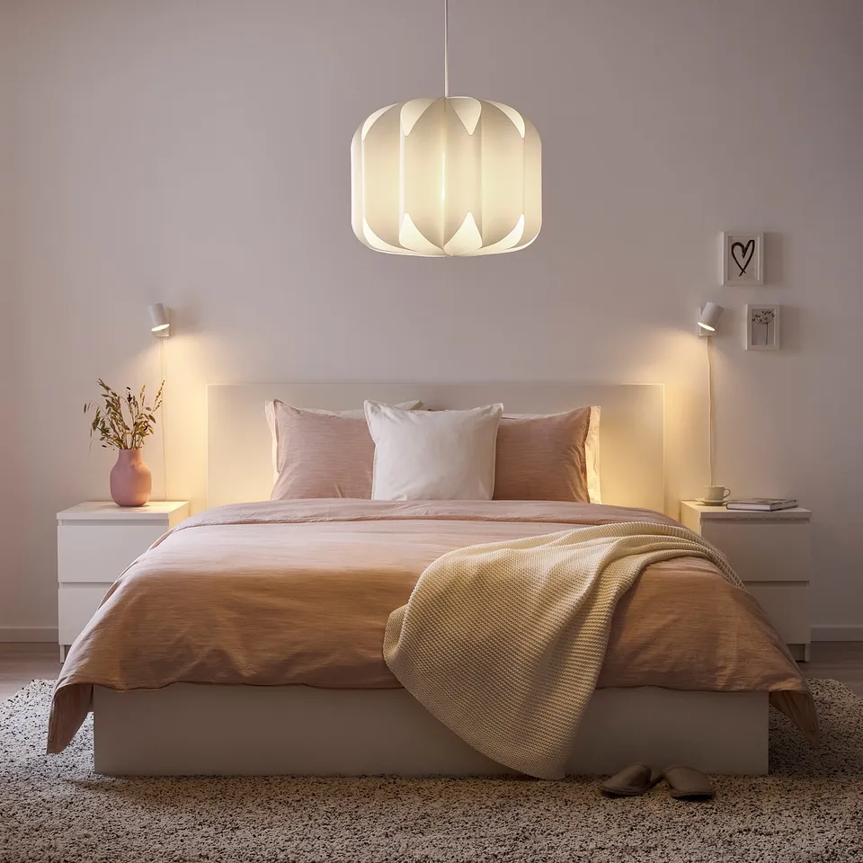 SOLHETTA in a room
