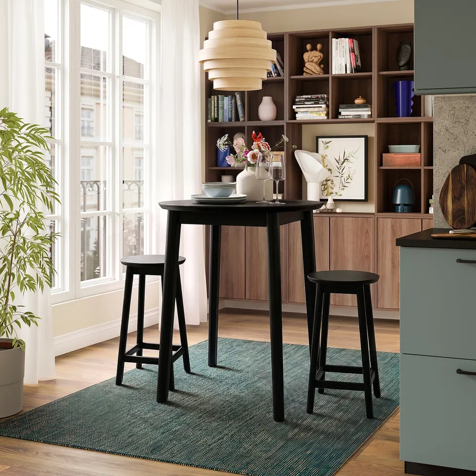 RÄVSTEN in a room