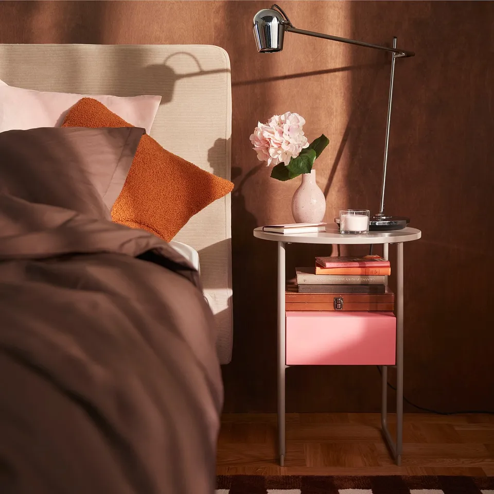 HAMPFLOCKEL in a room