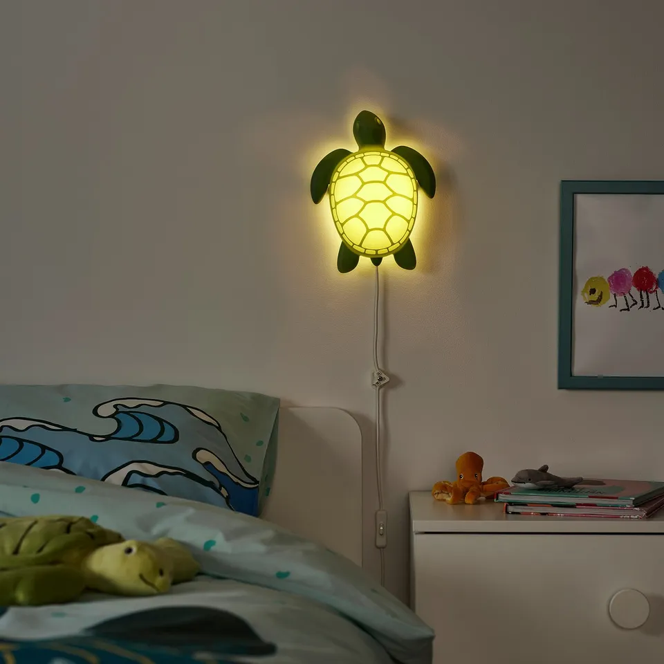 BLÅVINGAD in a room