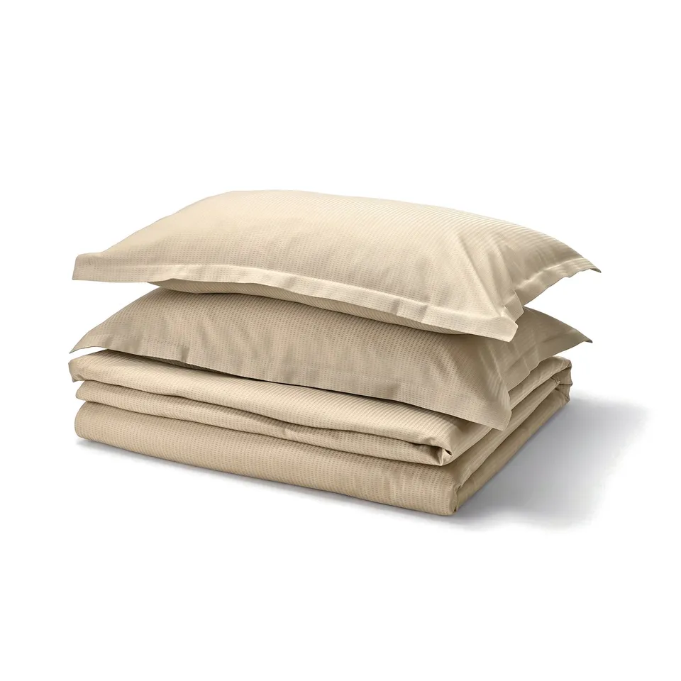 Beige LÄKEVÄNDEROT bedding set with a dobby pattern, made from smooth lyocell material.