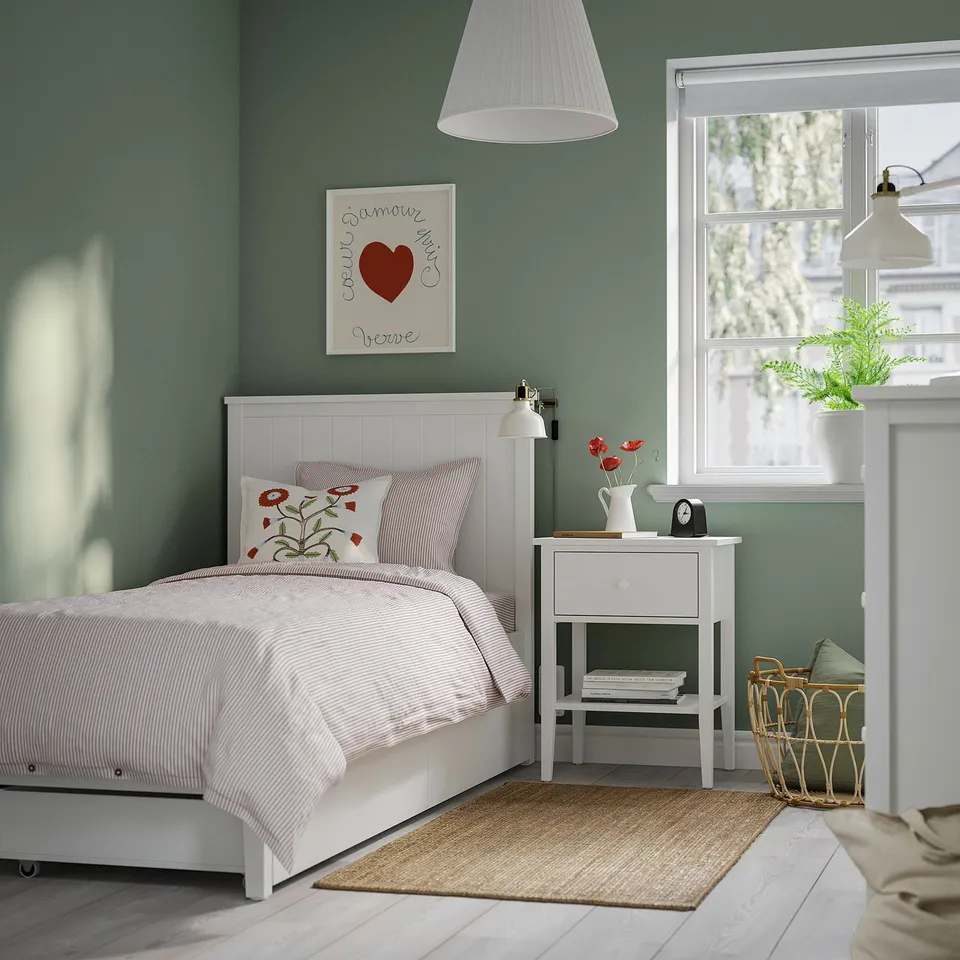 GULLABERG in a room