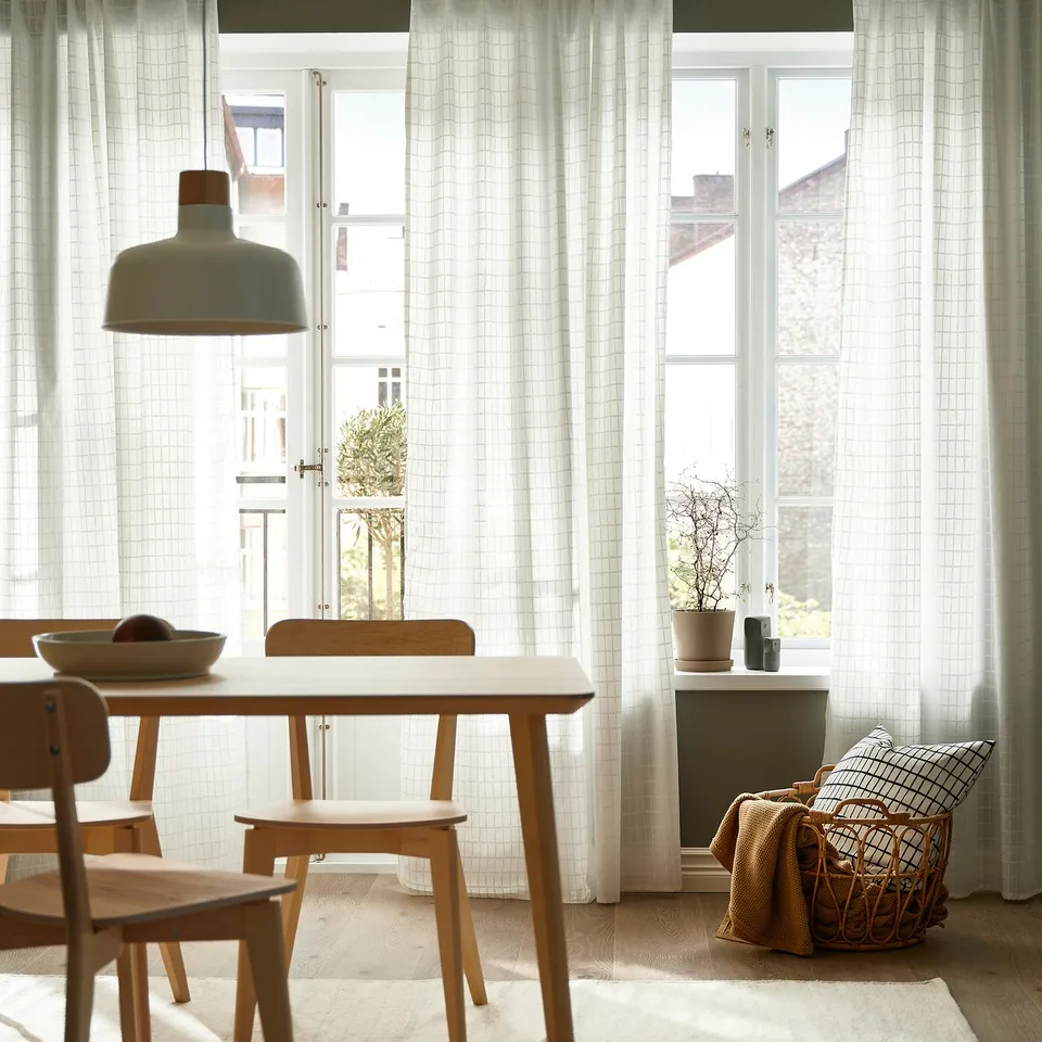 MÄSTERROT in a room
