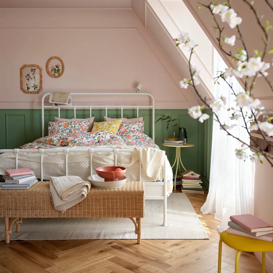 DAGGSALVIA in a room