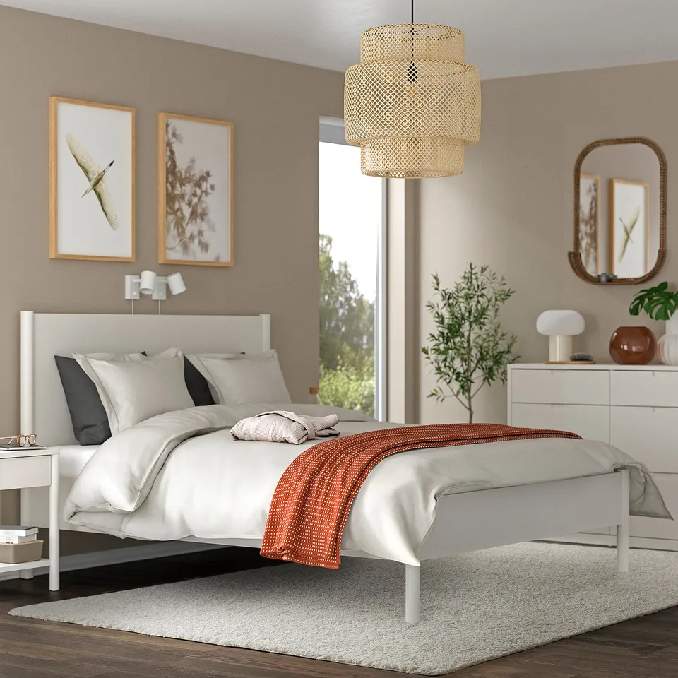Modern bedroom with grey ÄRENDE rug under white bed.
