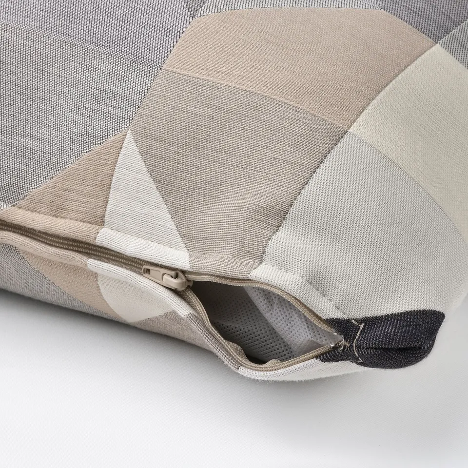 Zippered cushion cover with subtle, woven pattern. Easy to remove, fits 50x50 cm pads.