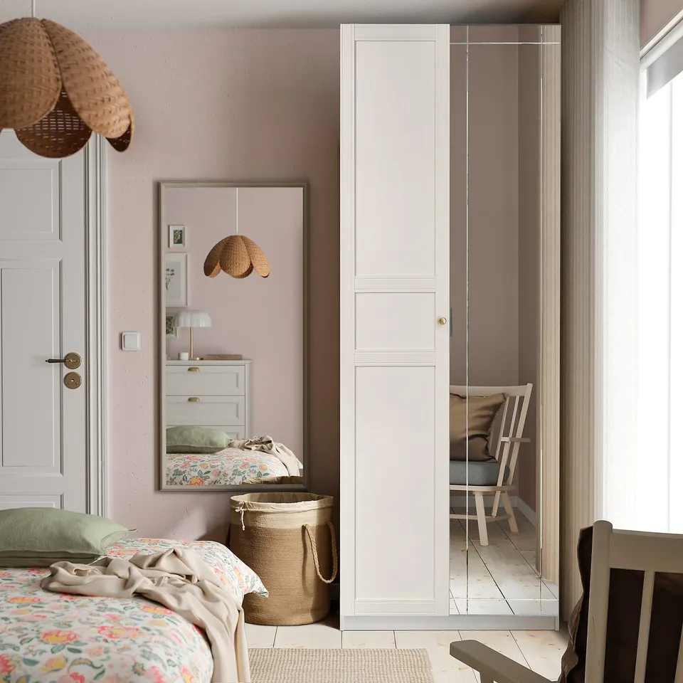 PAX / KAMMARTORP/FLISBERGET in a room