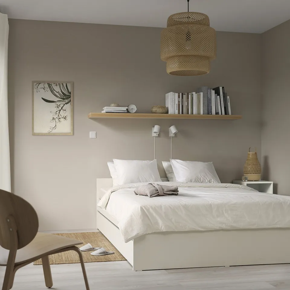 VIHALS in a room
