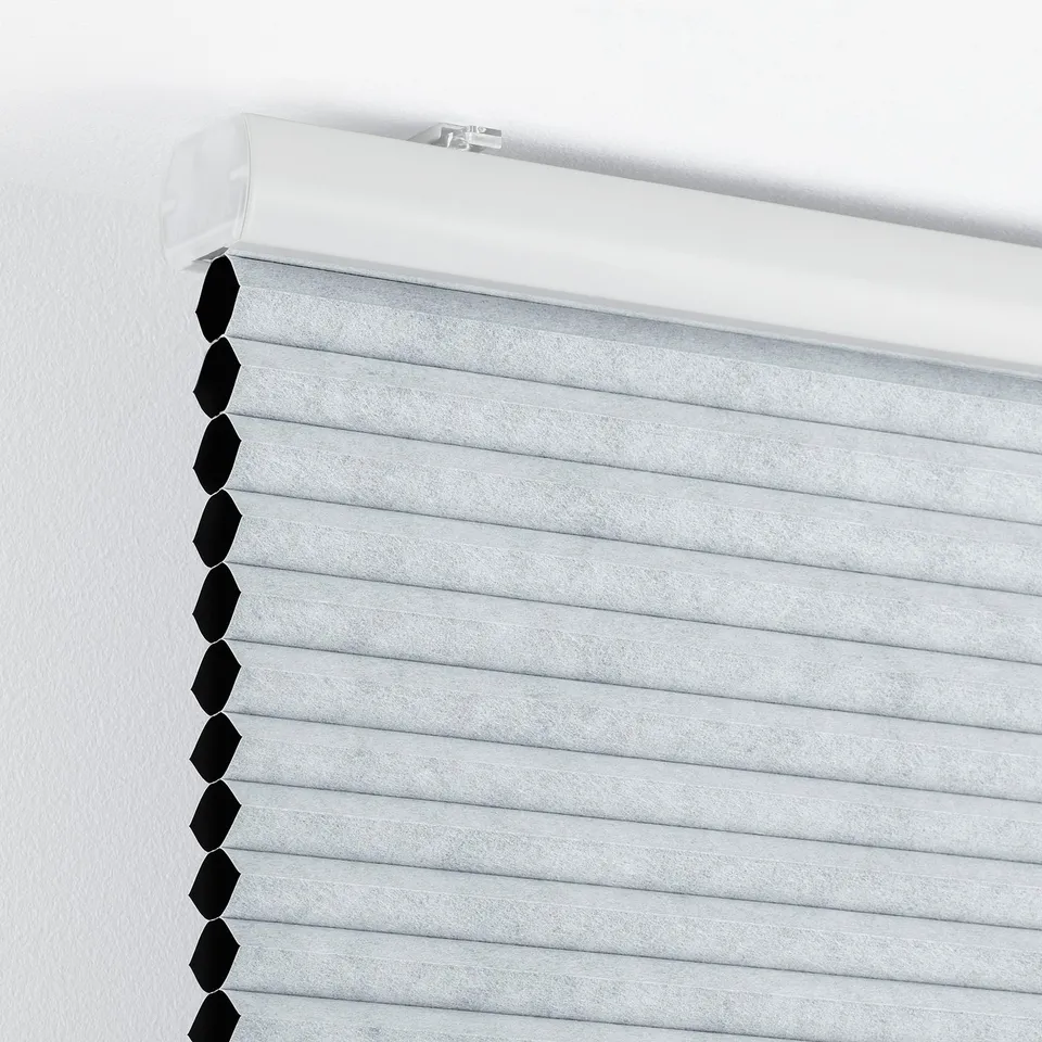 Close-up of TRIPPEVALS block-out blind, featuring light-blocking honeycombs and hidden cord safety.