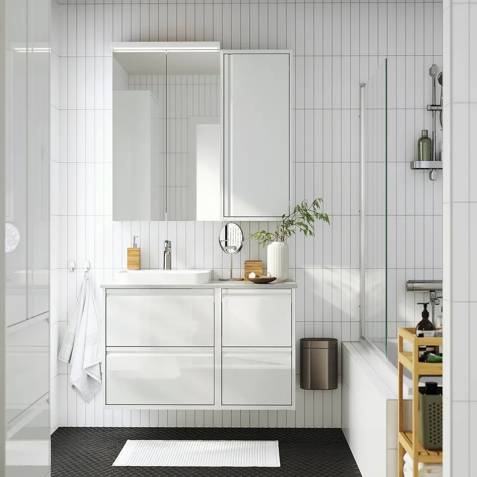 ÄNGSJÖN in a room