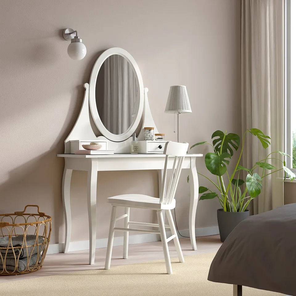 HEMNES in a room