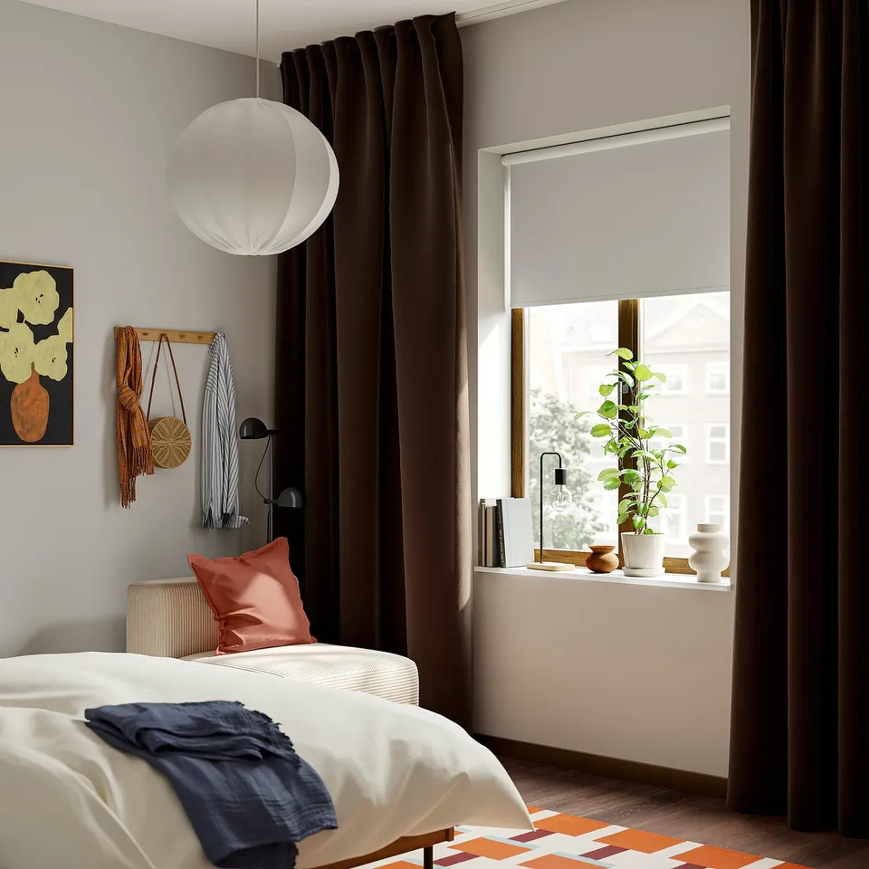 SANELA in a room