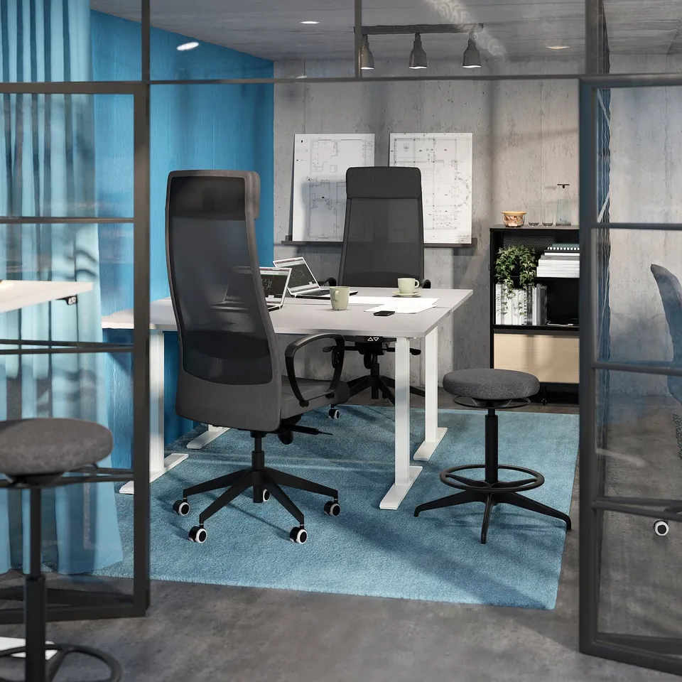 LIDKULLEN in a room