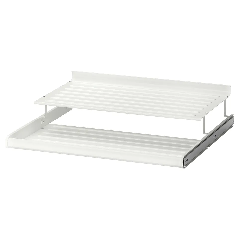 A white KOMPLEMENT metal shoe shelf with alternating levels to maximise storage space.