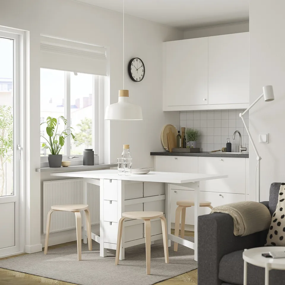 NORDEN / KYRRE in a room