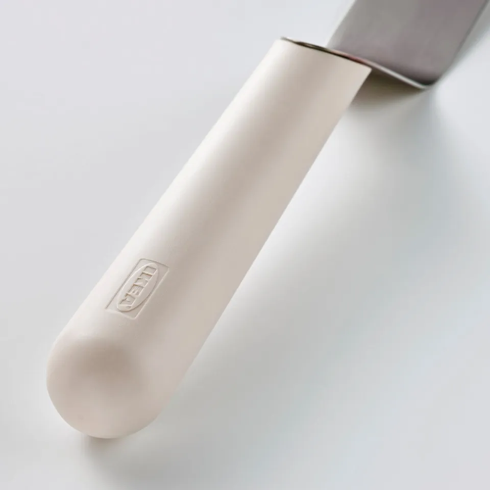 High-quality spatula with ergonomic handle & stainless blade, låttbakad logo.