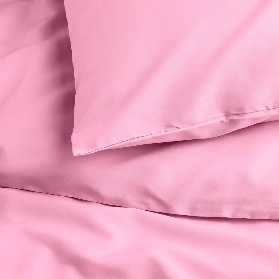 Smooth, light pink bedding set with wrinkle-free, fine sheen fabric, showcasing quality and comfort.