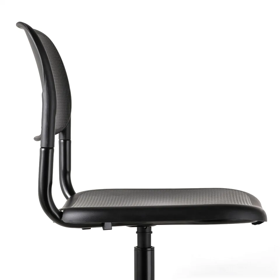 Black office chair with mesh seat and back, adjustable height, robust metal frame.