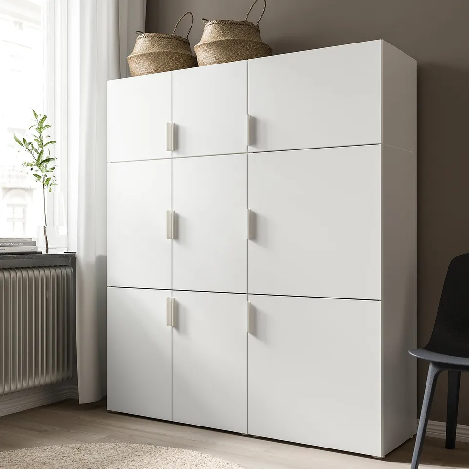 Large white storage unit with six closed compartments. Top woven baskets, ideal for storing clothes or linens. Fits with platsa system.