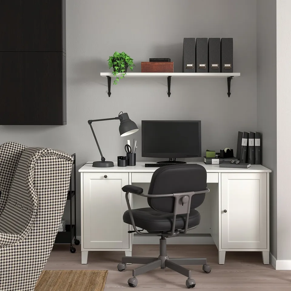 Modern home office: desk, chair, plant
