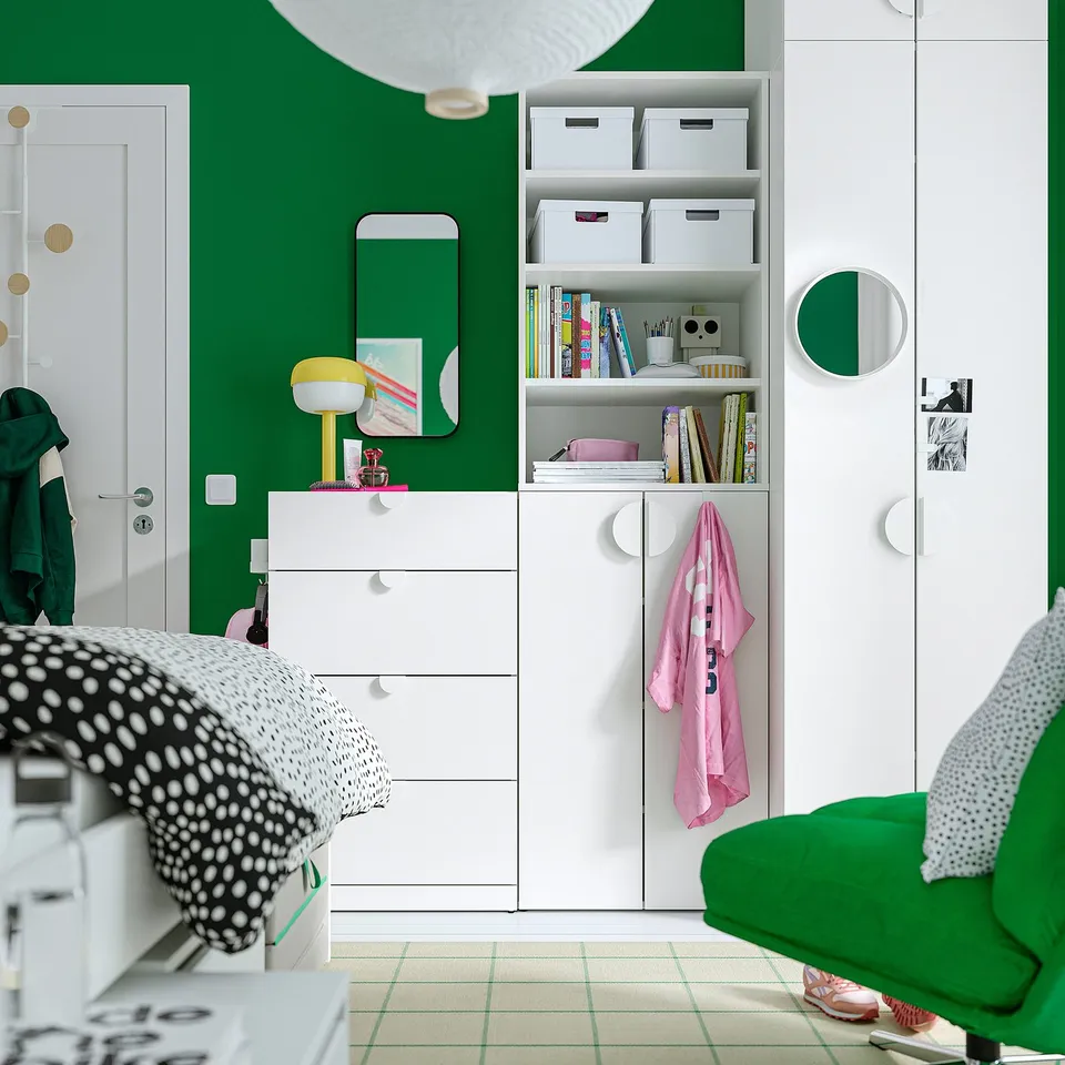 LASTARE in a room
