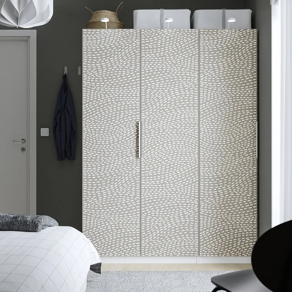 MISTUDDEN in a room