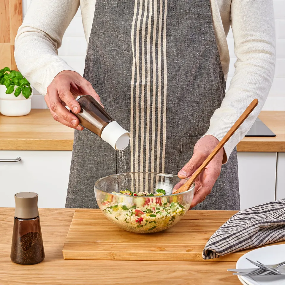 part: HALVTOM salt and pepper shakers