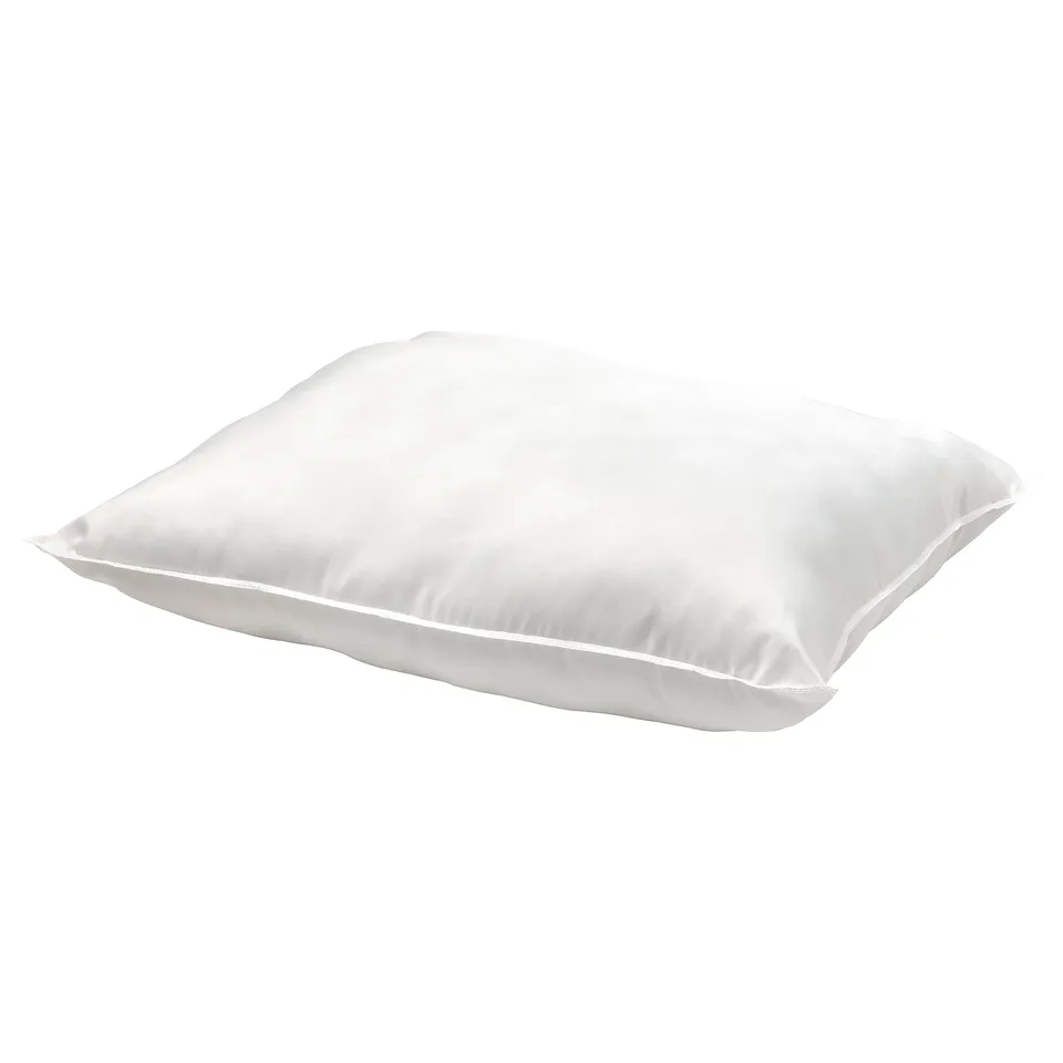 A white, rectangular sandgrasmål pillow. The pillow is plump with a smooth cover and filled with recycled polyester.