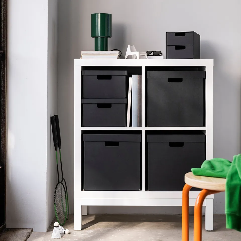 FJÄDERHARV in a room