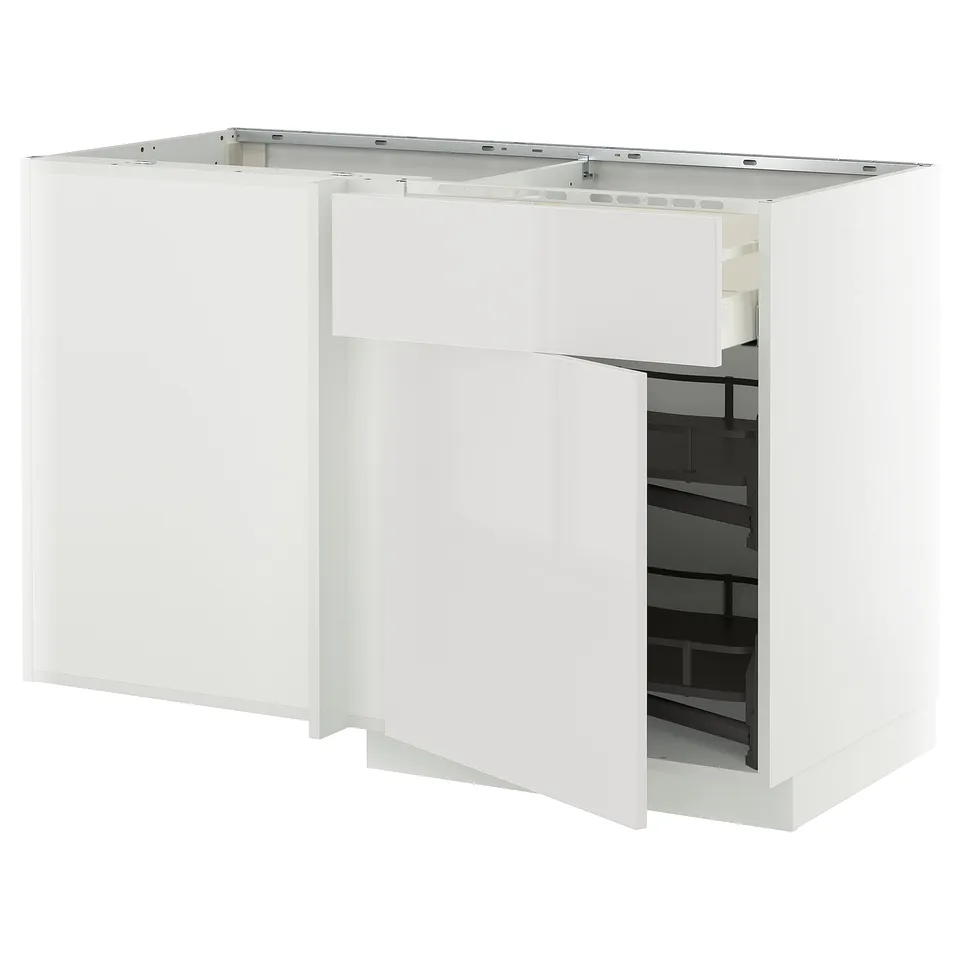 White METOD kitchen cabinet with pull-out shelf.