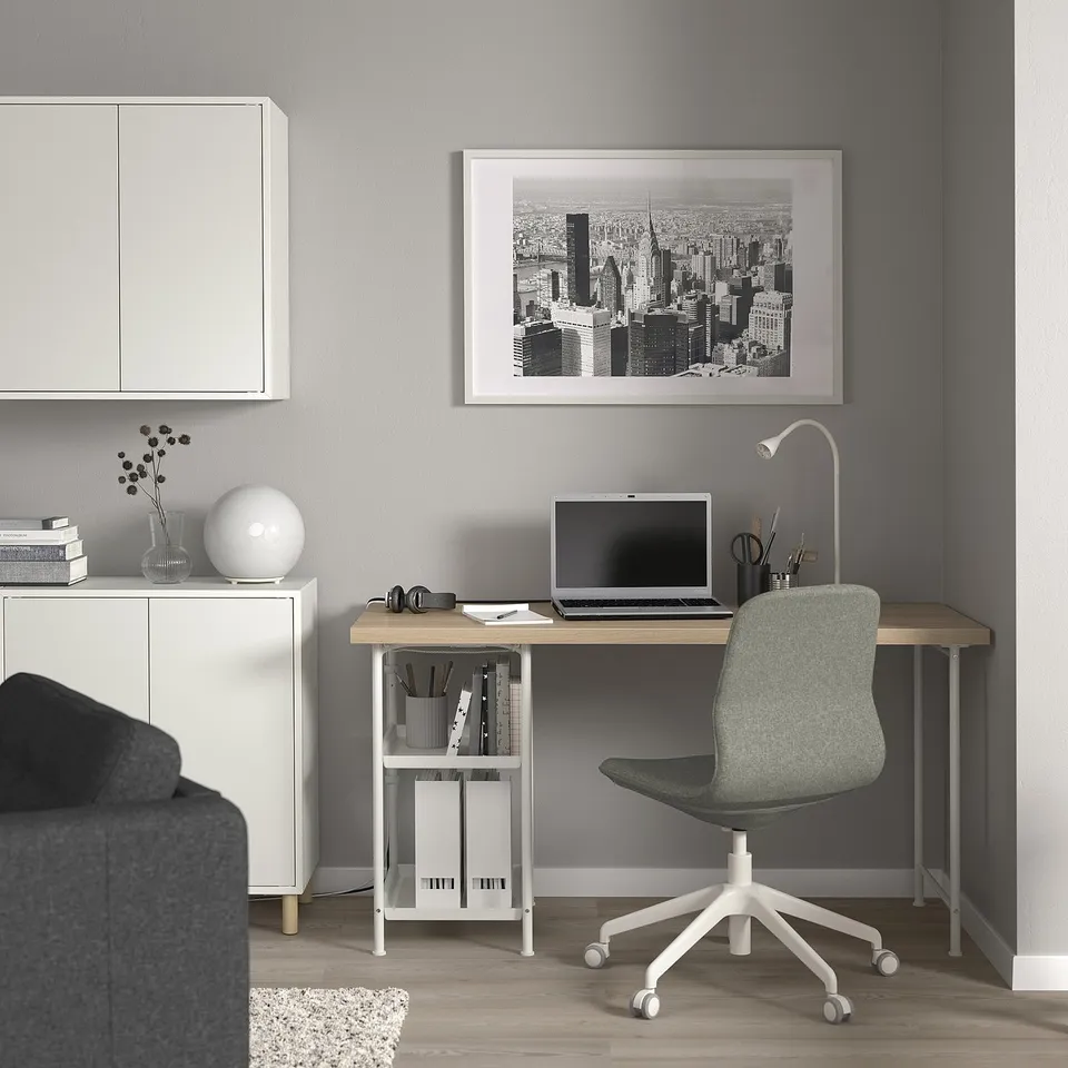 LAGKAPTEN / SPÄND in a room
