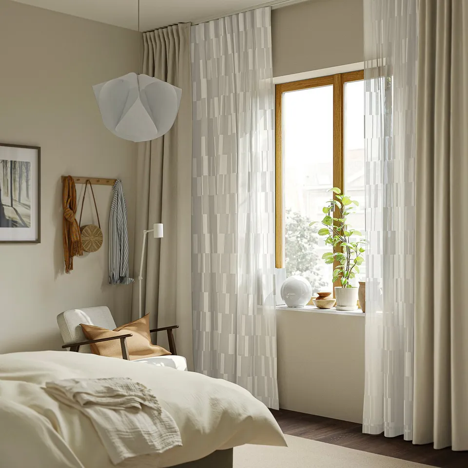 BERGNEJLIKA in a room
