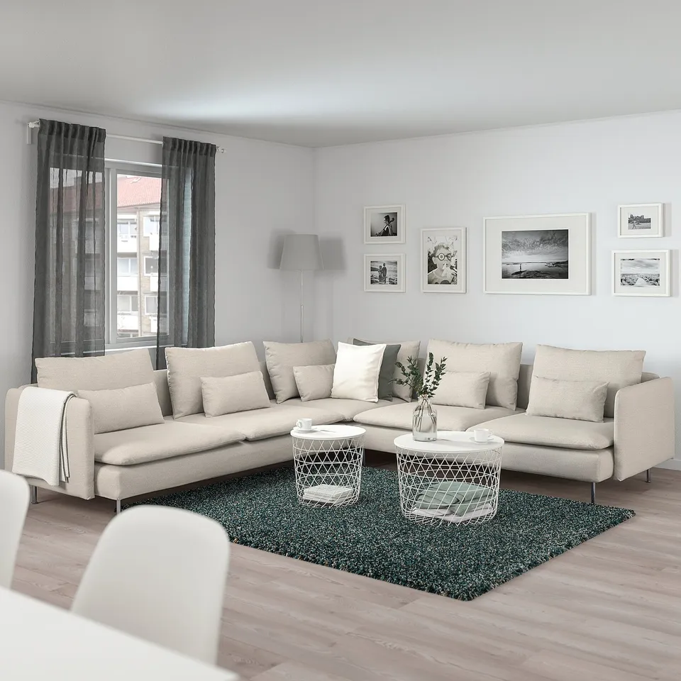 SÖDERHAMN in a room