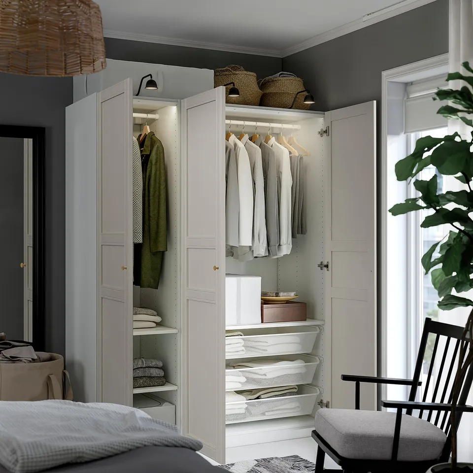 Large, organised closet with hanging clothes, folded items in drawers, and shelf storage, featuring adjustable feet and dampened hinges.
