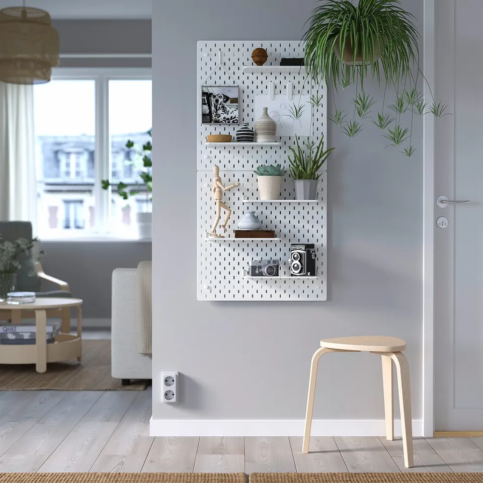 SKÅDIS in a room