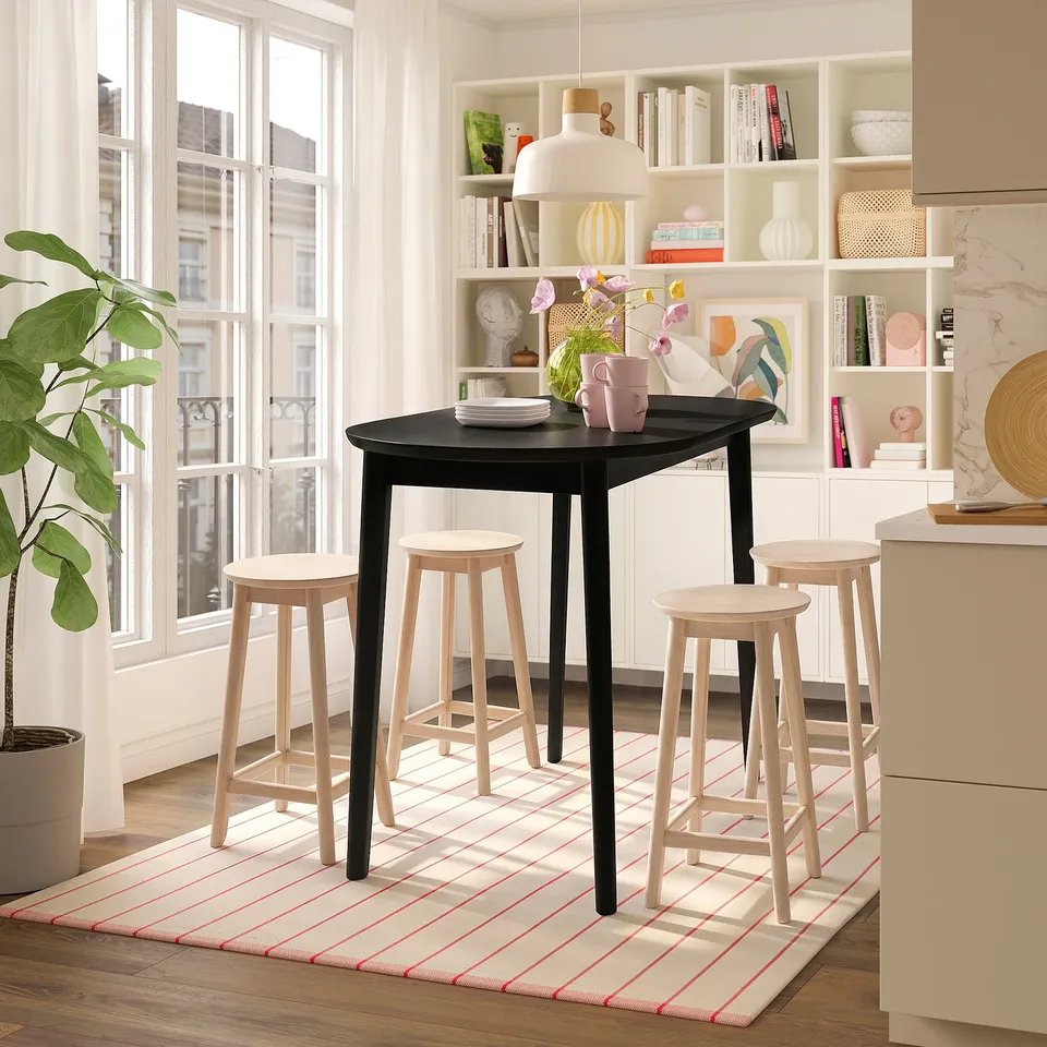 RÄVSTEN in a room