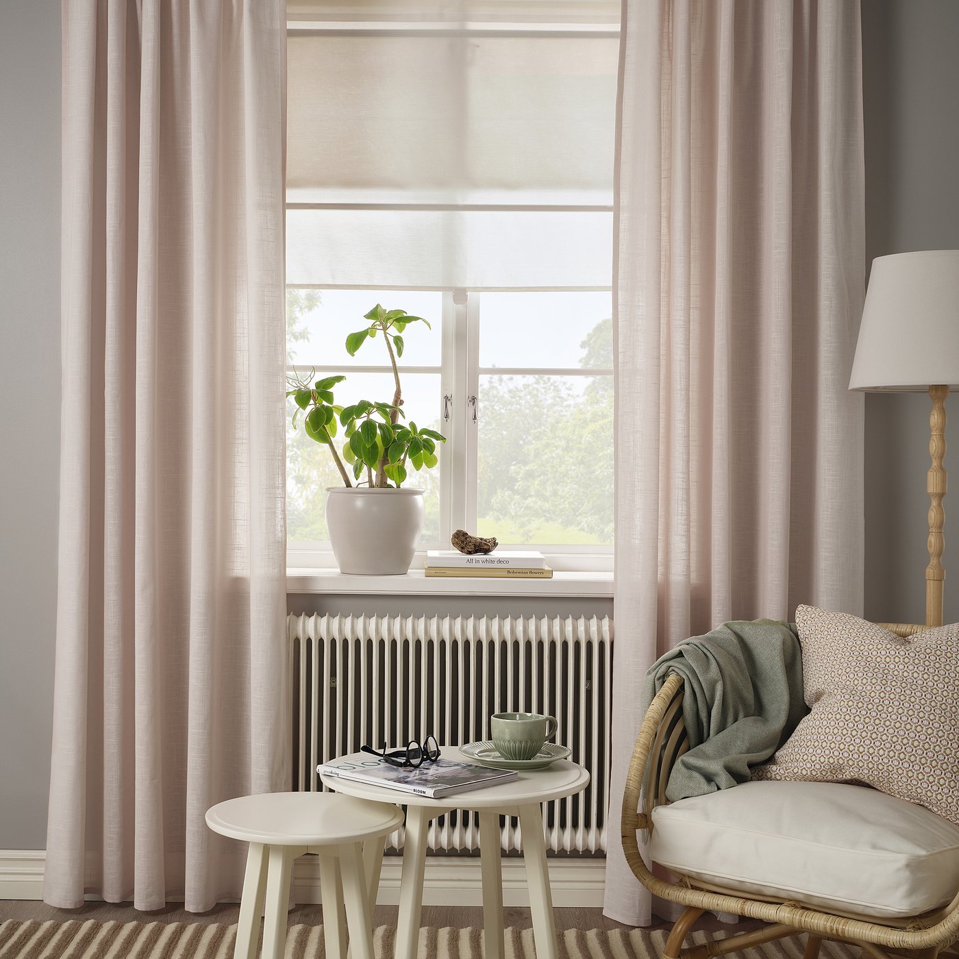 SILVERLÖNN in a room