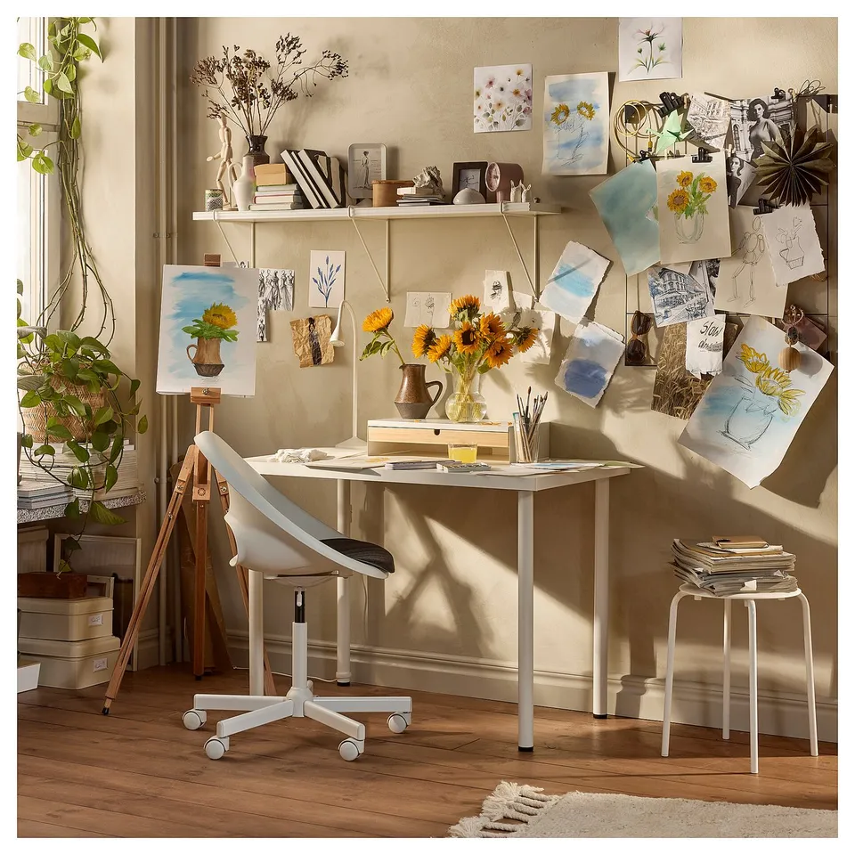 LAGKAPTEN / ADILS in a room