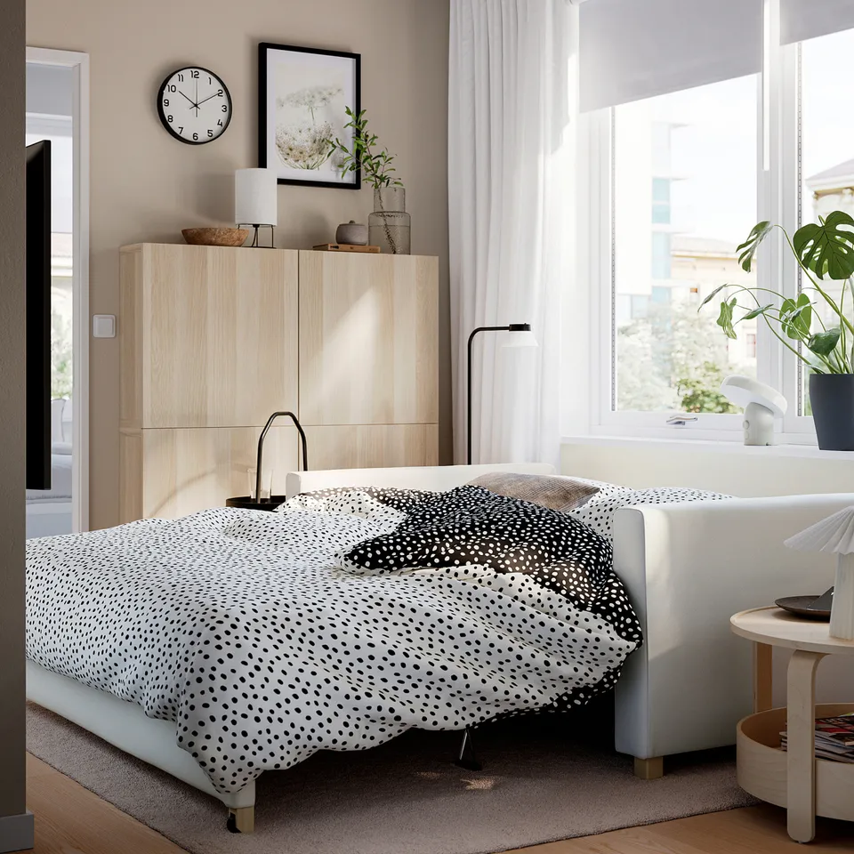 SALTSJÖBADEN in a room