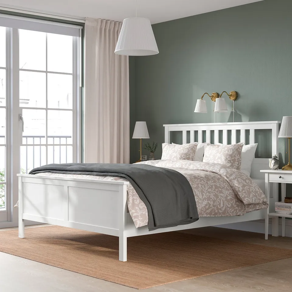 HEMNES in a room
