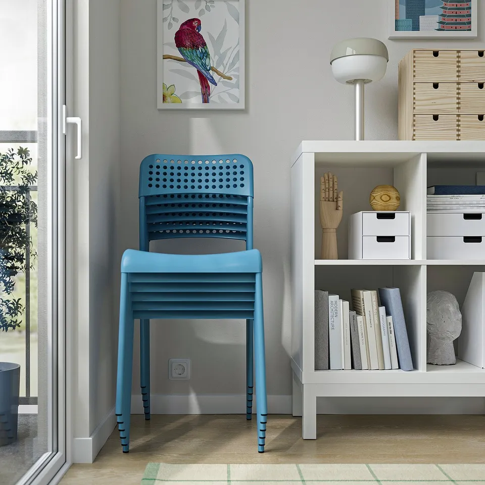 part: SANDSBERG table and 4 chairs