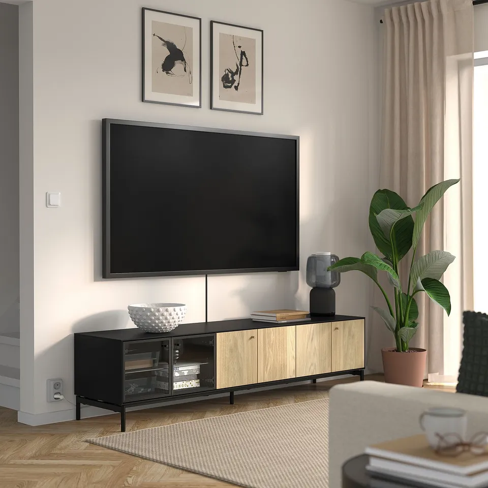 BOASTAD in a room