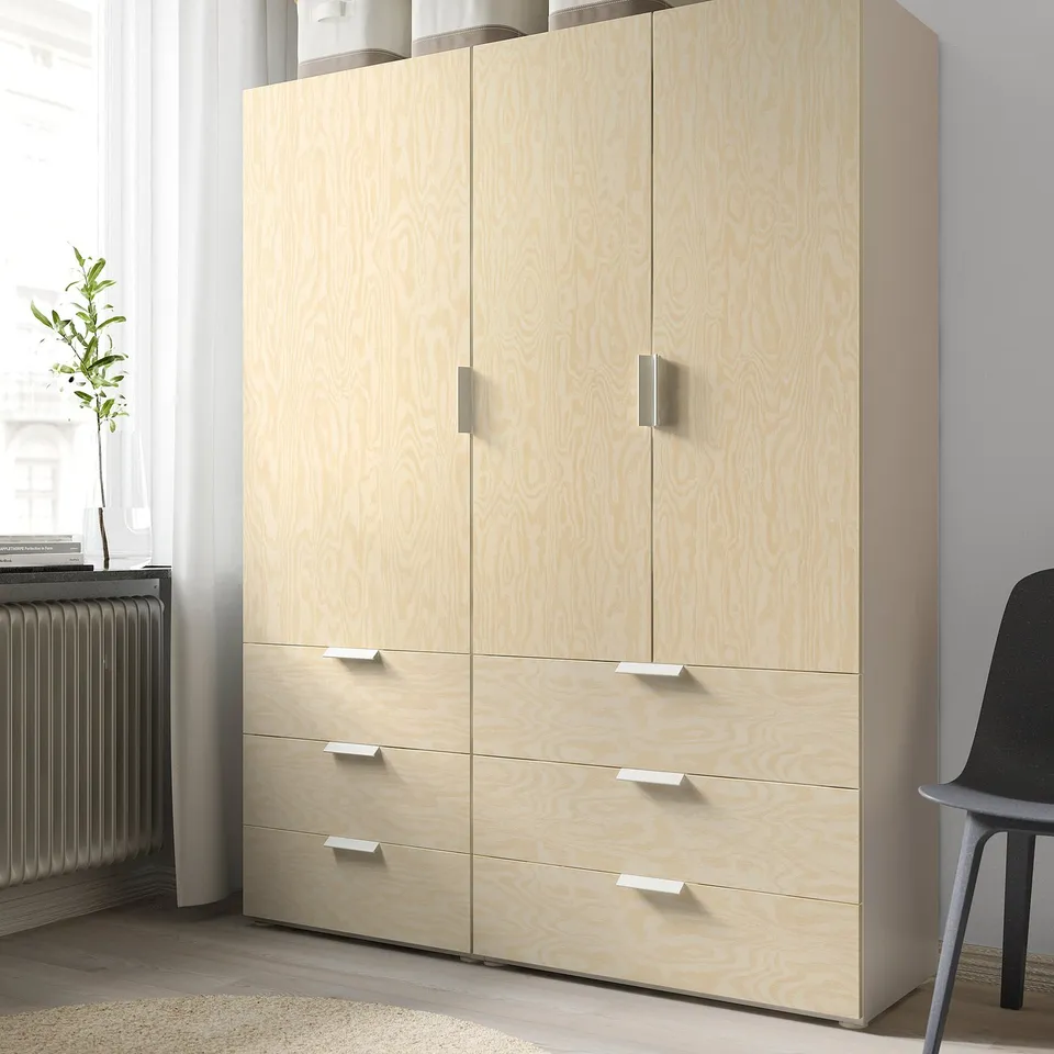 Light wooden cabinet with four drawers and two doors, featuring sleek handles, part of the platsa storage system.